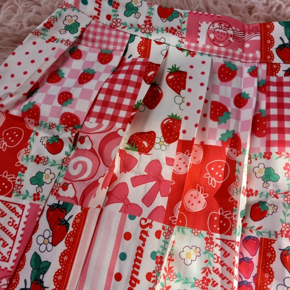 ⭐HOST PICK 🍓 Strawberry kawaii cropped top w/pleated skirt set! 😍 lace trim - Picture 5 of 12